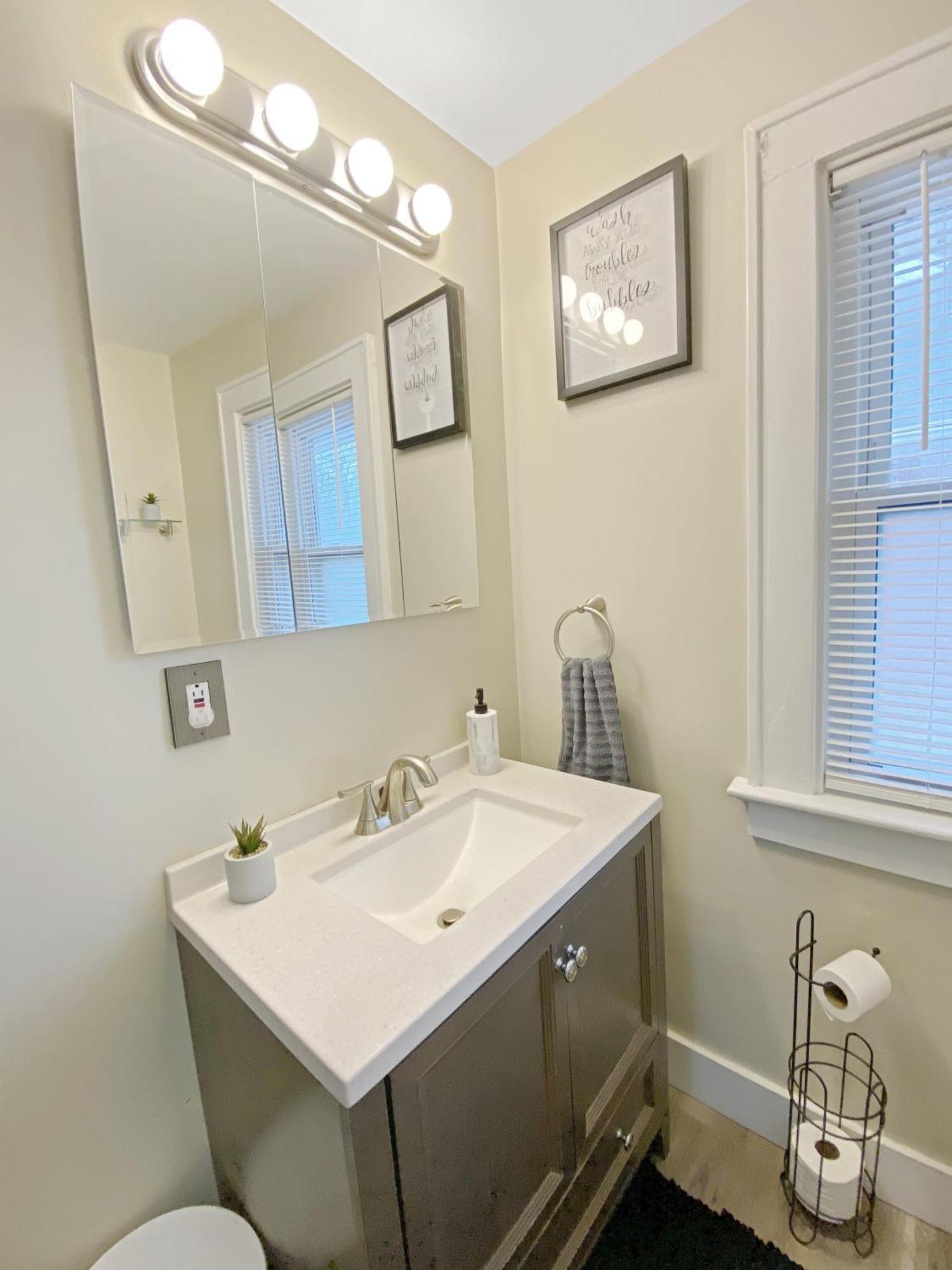Lux 3Br, Steps From Airport, U Of R & Grocery Stores Rochester Extérieur photo